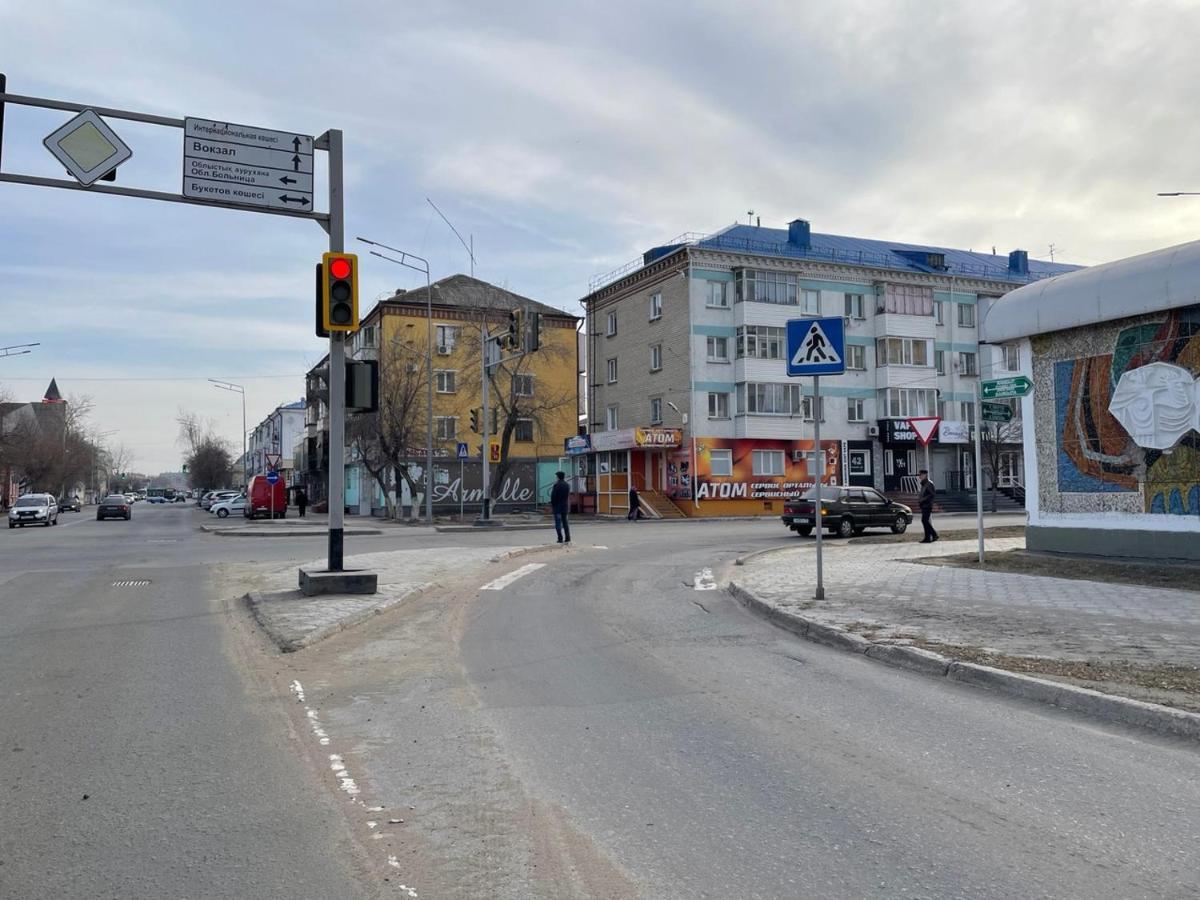 Элитные Апартаменты с Сервисом: Смарт-ТВ и Просторная Ванная Petropavlovsk Exterior photo